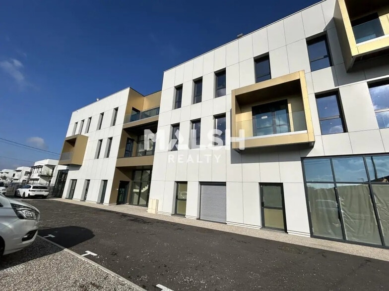 Office in Décines-Charpieu for lease - Building Photo - Image 2 of 8