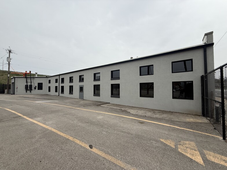 1510 E Truman Rd, Kansas City, MO for lease - Primary Photo - Image 1 of 8