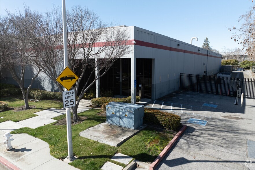 3030 Corvin Dr, Santa Clara, CA à vendre - Photo du bâtiment - Image 1 de 7