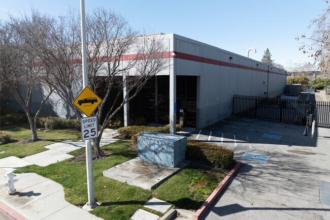 Plus de détails pour 3030 Corvin Dr, Santa Clara, CA - Industriel à vendre