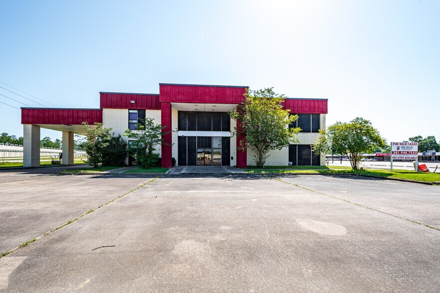 22475 Community Dr, New Caney, TX à vendre - Photo du bâtiment - Image 2 de 30