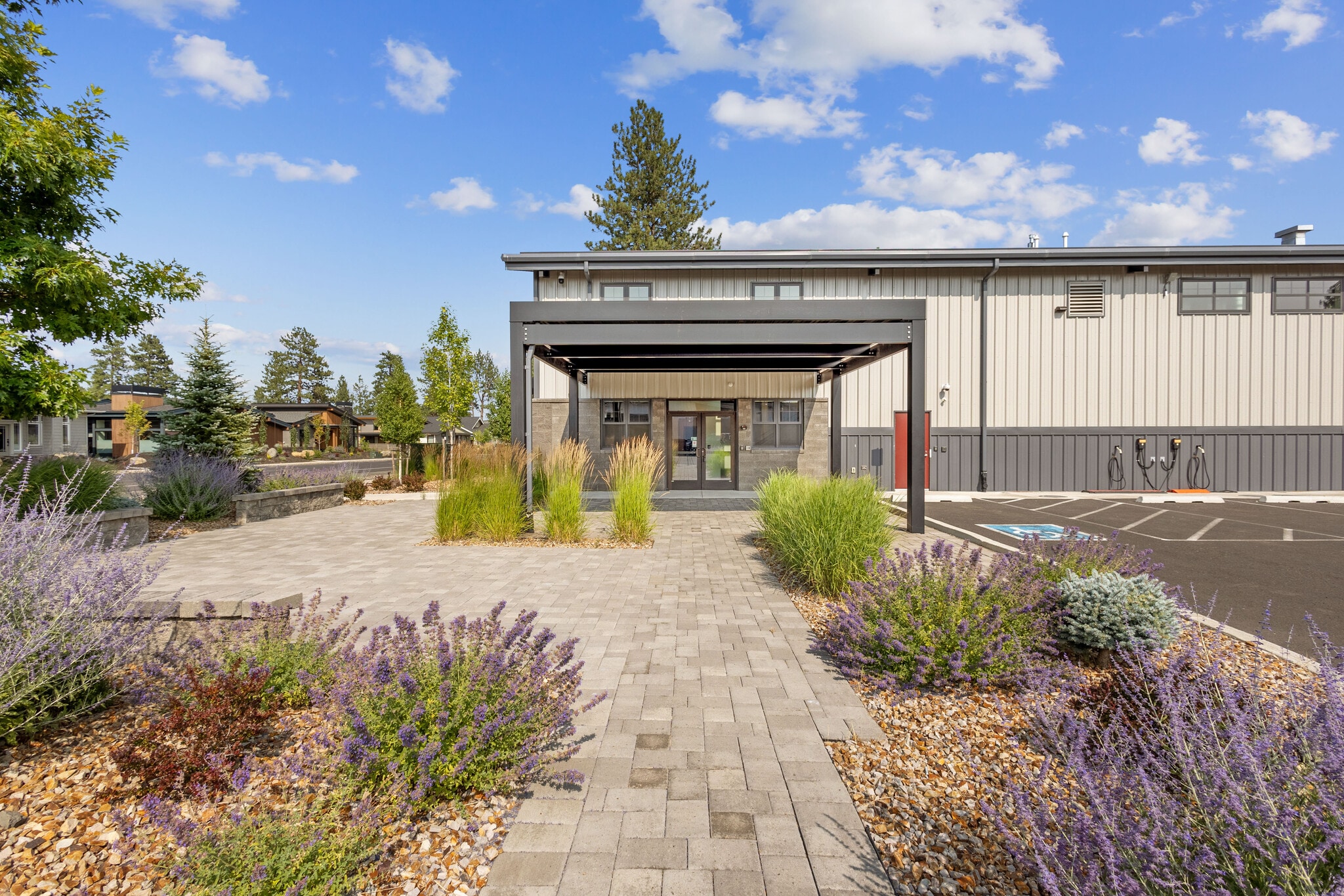 275 W Lundgren Mill Dr, Sisters, OR for lease Building Photo- Image 1 of 27