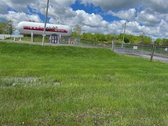 00 New York 264, Phoenix, NY for sale - Primary Photo - Image 1 of 5