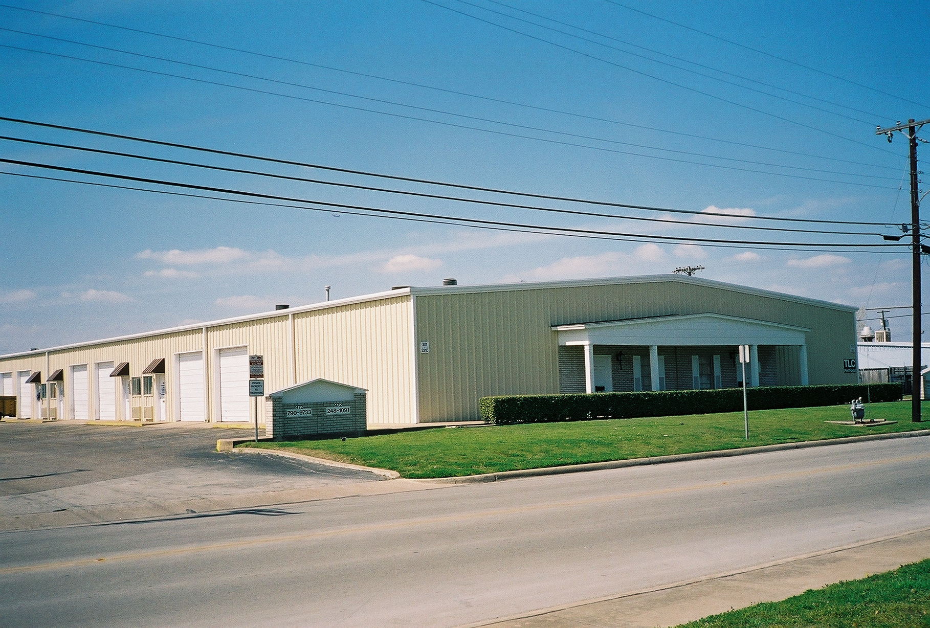 301-363 N Briery Rd, Irving, TX for lease Building Photo- Image 1 of 4