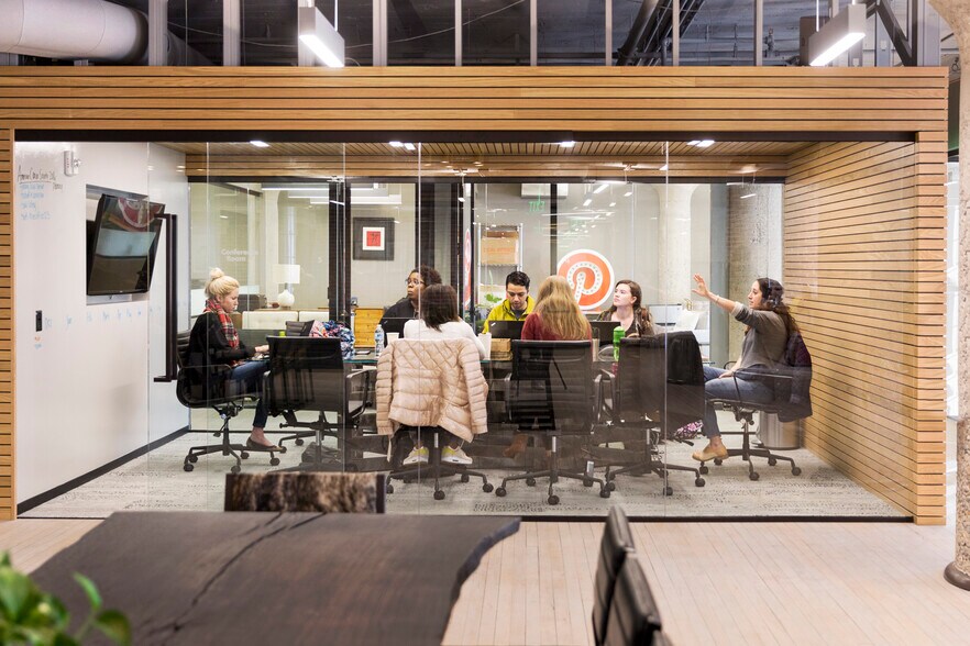 675 Ponce de Leon Ave NE, Atlanta, GA à louer - Photo intérieure - Image 2 de 10