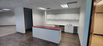 180 N Riverview Dr, Anaheim, CA à louer Photo intérieure- Image 2 de 4