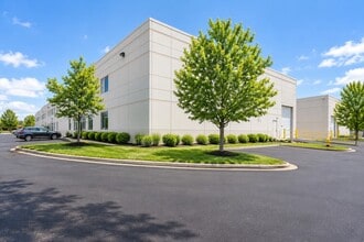 475 Quadrangle Dr, Bolingbrook, IL for lease Interior Photo- Image 2 of 32