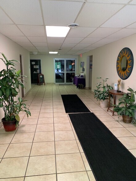 10037-10091 Manchester Rd, Warson Woods, MO à louer - Photo intérieure - Image 2 de 2