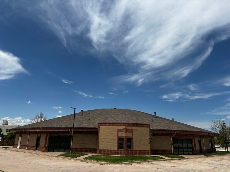 3701 S Santa Fe Dr, Sheridan, CO à louer - Photo du bâtiment - Image 2 de 7