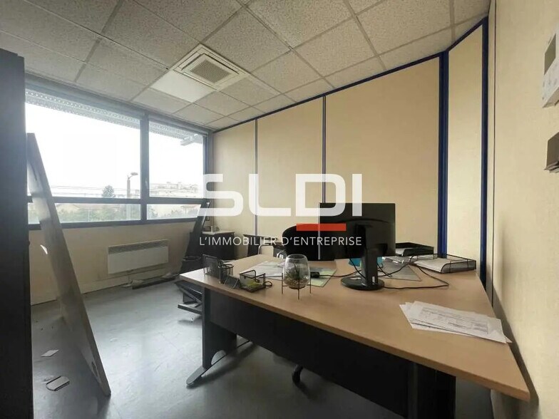Office in Vaulx-en-Velin for sale - Interior Photo - Image 3 of 17