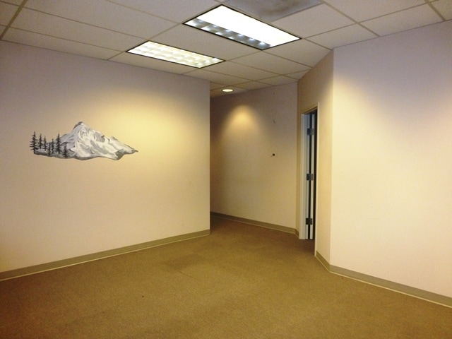 200 E Powell Blvd, Gresham, OR for lease - Building Photo - Image 2 of 20