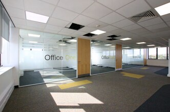 Marsh Way, Wakefield à louer Photo intérieure- Image 2 de 3