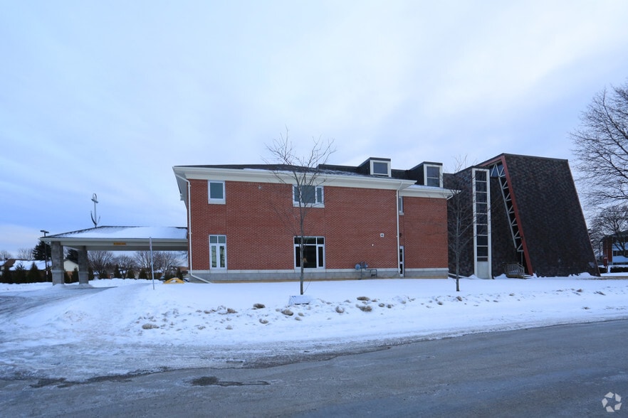 30 Shaftsbury Dr, Kitchener, ON for sale - Building Photo - Image 2 of 4