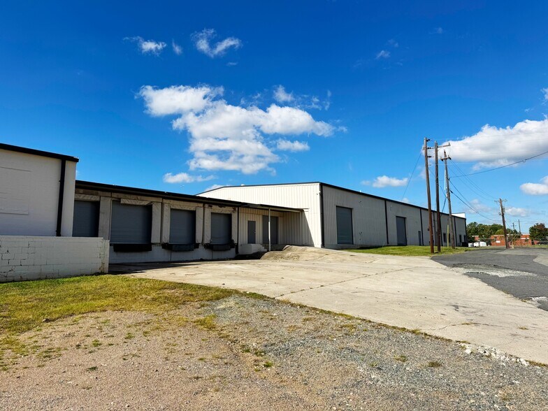 5210-5216 Hovis Rd, Charlotte, NC à vendre - Photo du bâtiment - Image 2 de 5