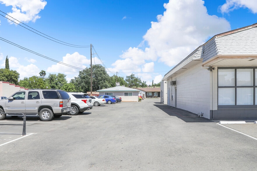 1638 Parker Ave, Tracy, CA for sale - Primary Photo - Image 1 of 69