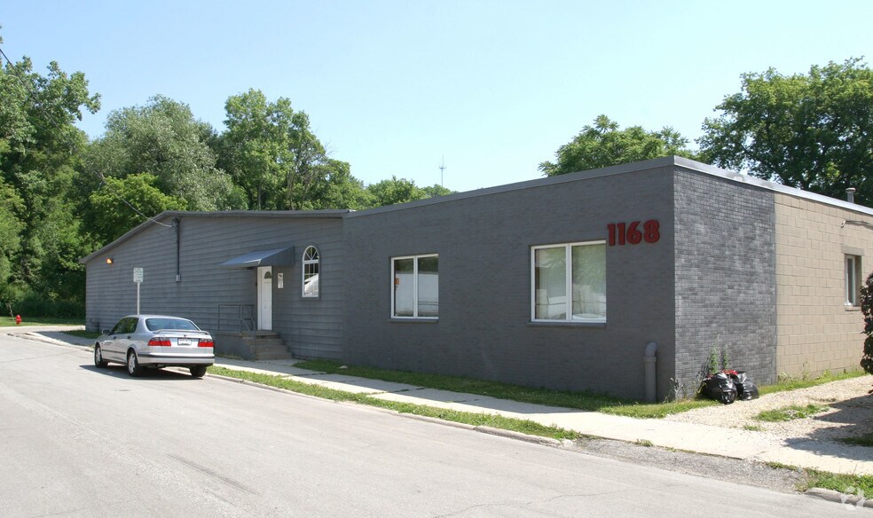 1168 N 50th Pl, Milwaukee, WI à vendre - Photo du bâtiment - Image 3 de 4