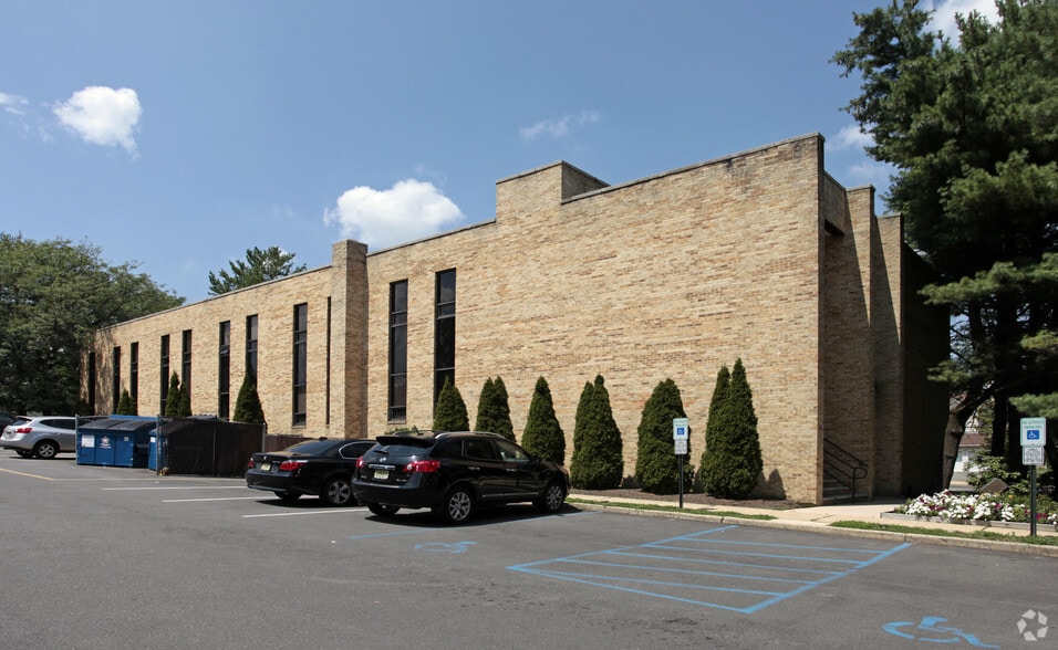 77 Milltown Rd, East Brunswick, NJ for lease - Primary Photo - Image 1 of 11