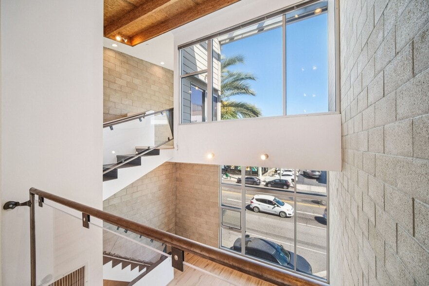 717 N Highland Ave, Los Angeles, CA for sale - Building Photo - Image 2 of 47