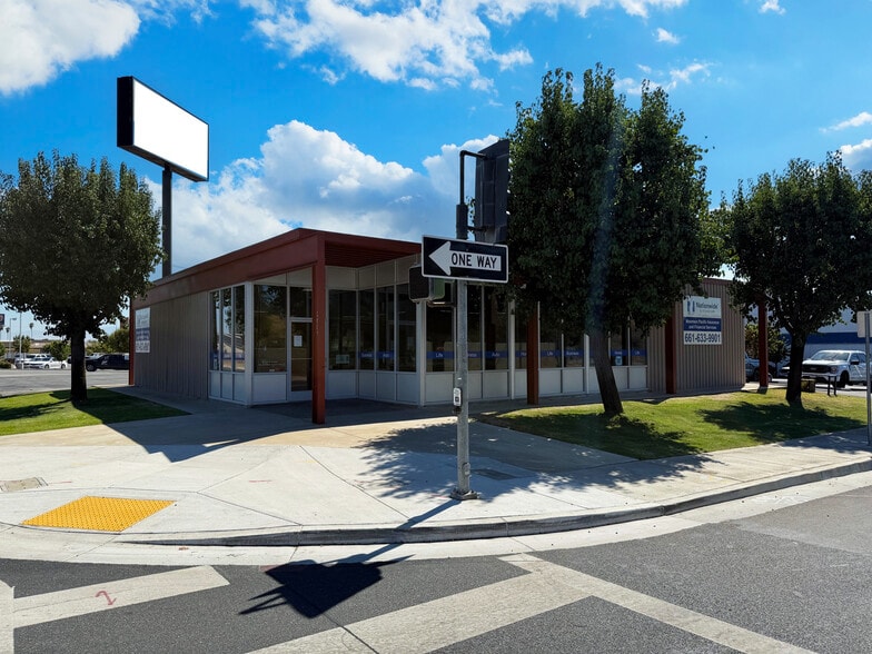 2601 Union Ave, Bakersfield, CA for lease - Building Photo - Image 2 of 5