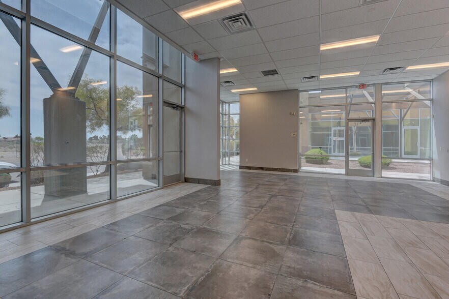 6807 Ponderosa Way, Las Vegas, NV à louer - Photo du bâtiment - Image 3 de 12