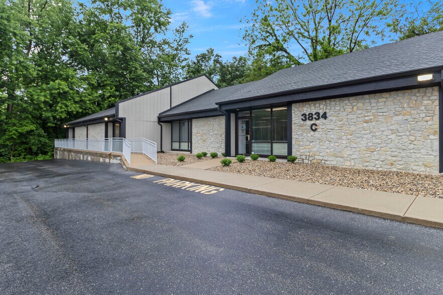3834 S Emerson Ave, Indianapolis, IN à louer - Photo du bâtiment - Image 1 de 20