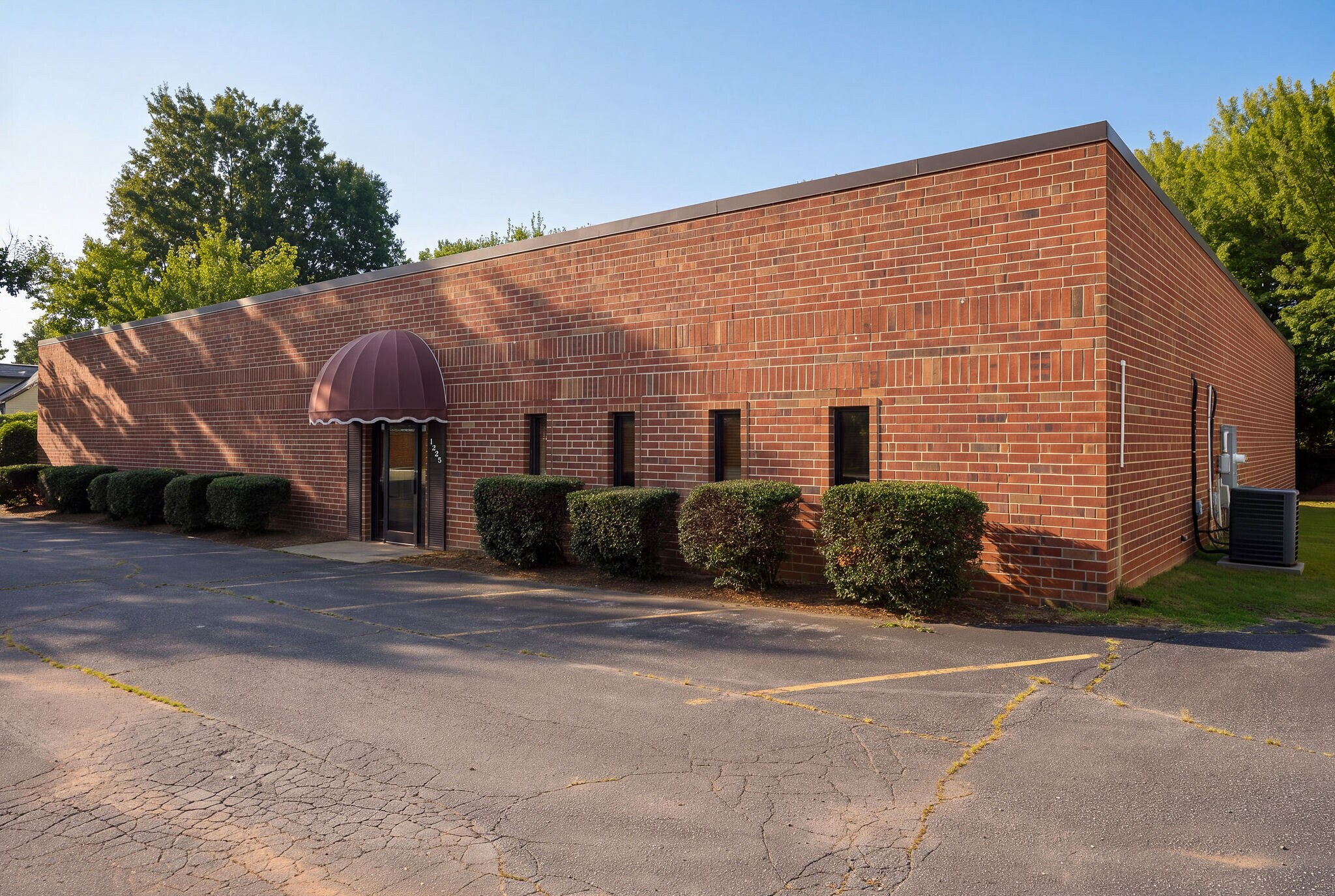 1225 W Market Center Dr, High Point, NC à louer Photo du bâtiment- Image 1 de 33