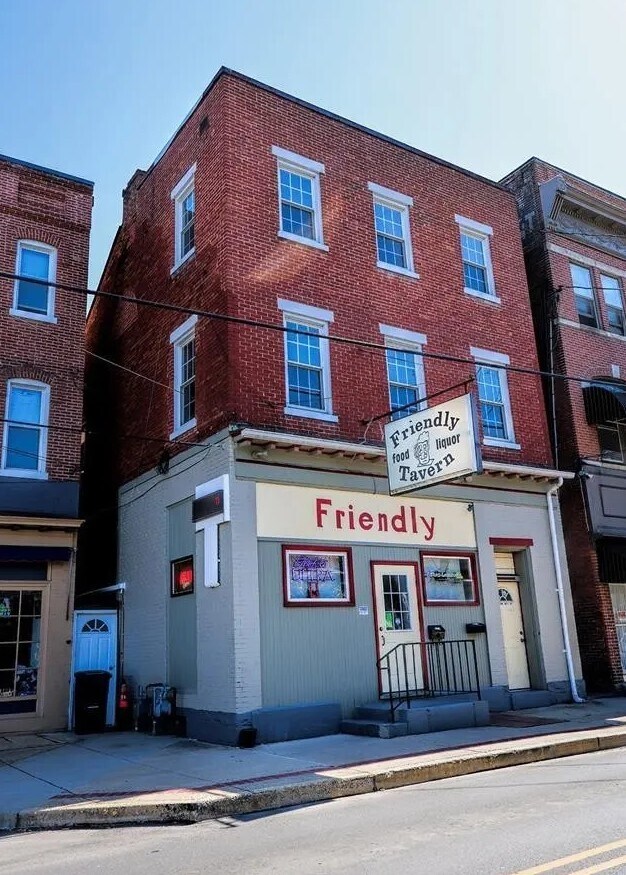 Plus de détails pour 419 Penn St, Huntingdon, PA - Commerce de détail à vendre
