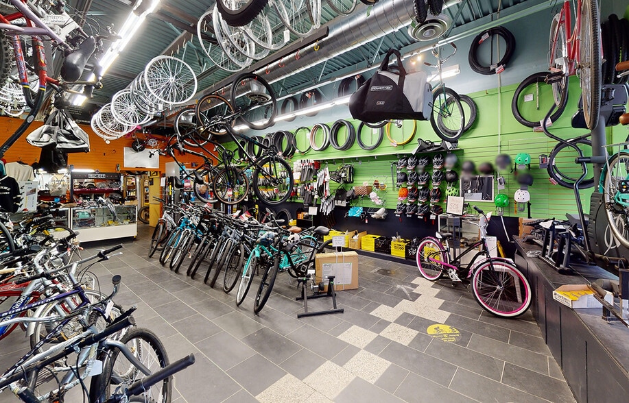 755 Corydon Av, Winnipeg, MB for lease - Building Photo - Image 3 of 4