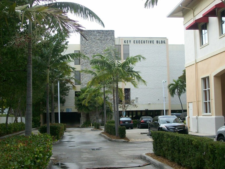 104 Crandon Blvd, Key Biscayne, FL à louer - Photo du bâtiment - Image 2 de 15