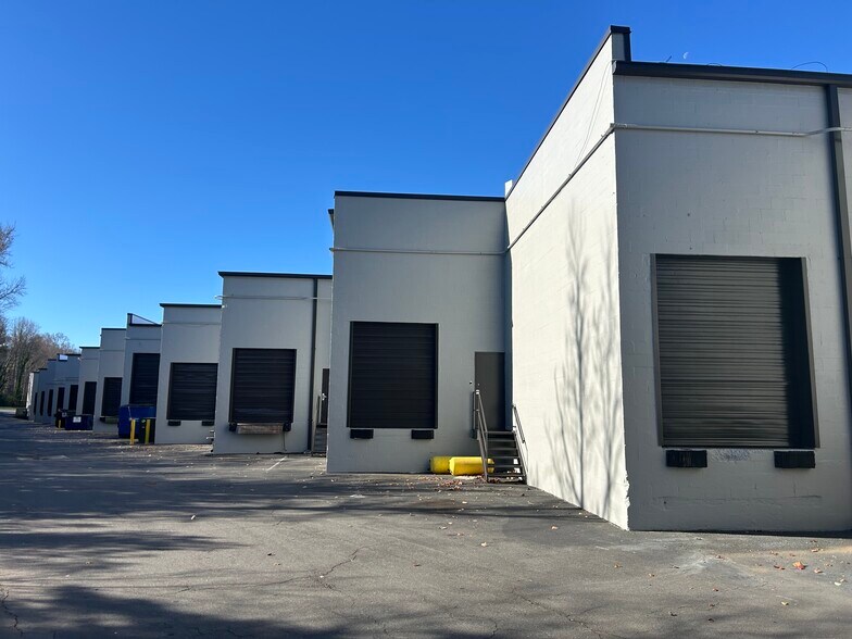 2719 Interstate St, Charlotte, NC à louer - Photo du bâtiment - Image 2 de 3