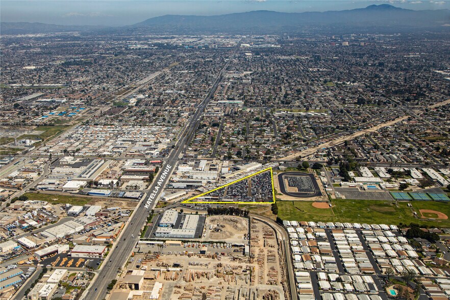 8188 Katella Ave, Stanton, CA à vendre - Photo du bâtiment - Image 2 de 2