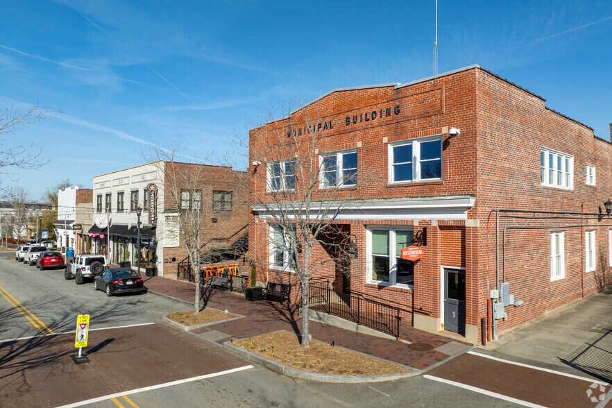 131 S Main St, Mount Holly, NC à vendre - Photo du bâtiment - Image 1 de 30