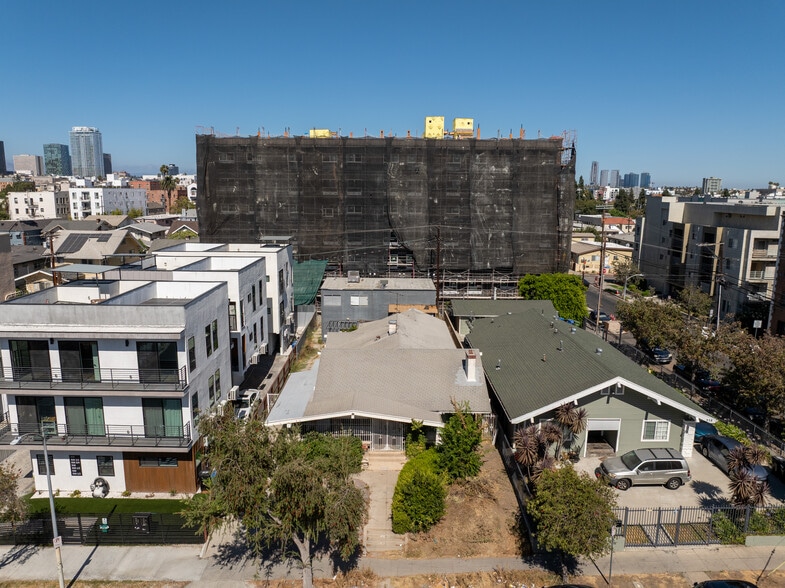 932 S Harvard Blvd, Los Angeles, CA à vendre - Photo du bâtiment - Image 2 de 7