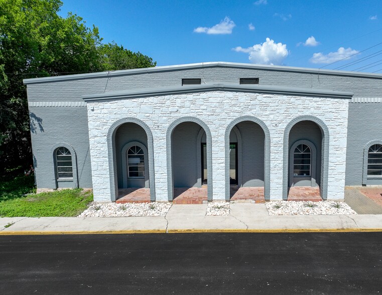 14732 Bulverde Rd, San Antonio, TX à louer - Photo du bâtiment - Image 1 de 28