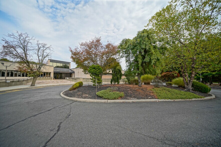 663 E Crescent Ave, Ramsey, NJ for lease - Building Photo - Image 2 of 38