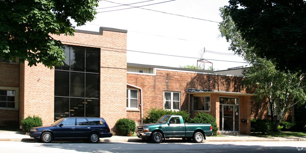 1040 9th Ave, Grafton, WI for sale - Primary Photo - Image 1 of 4