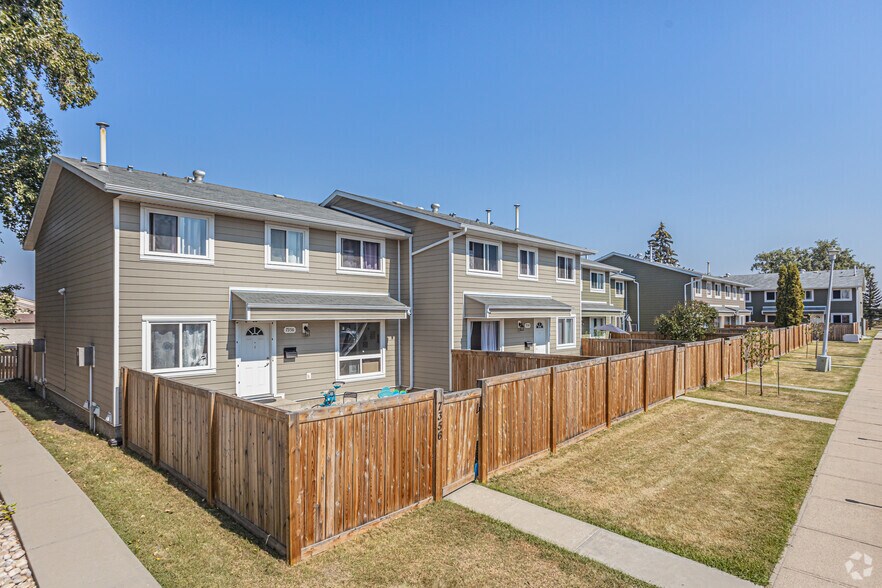 7308 178th St NW, Edmonton, AB à vendre - Photo principale - Image 1 de 1