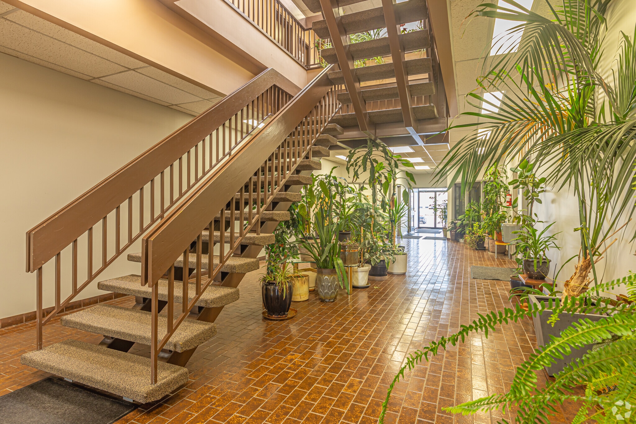 8708-8722 51 Av NW, Edmonton, AB à louer Photo intérieure- Image 1 de 2