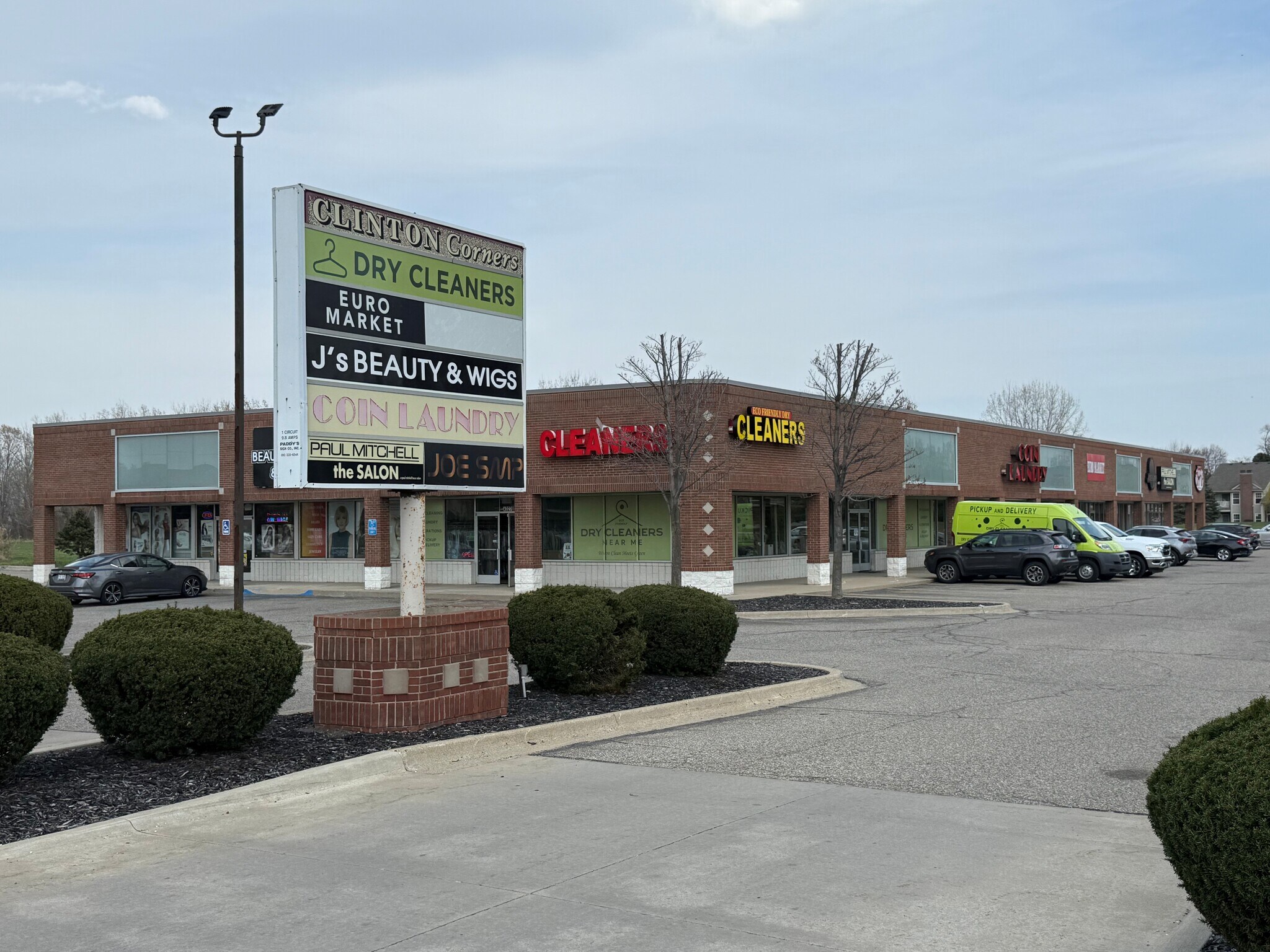 43200-43290 Hayes Rd, Clinton Township, MI à louer Photo principale- Image 1 de 9