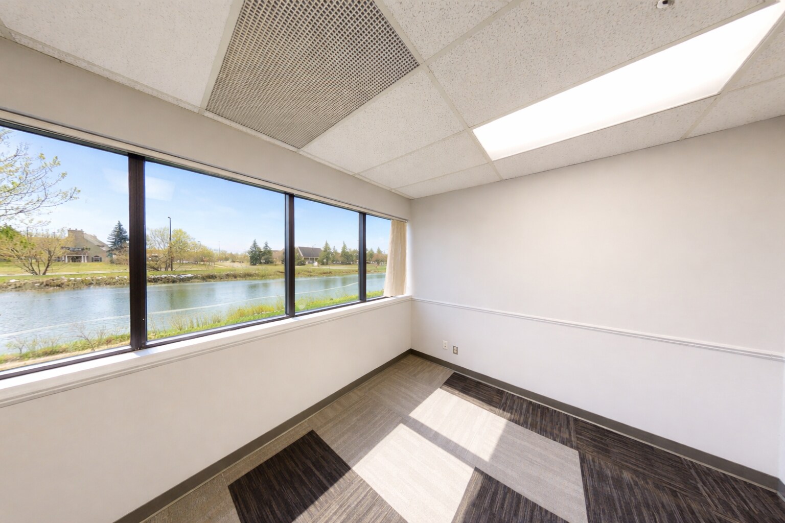 455 E Eisenhower Pky, Ann Arbor, MI à louer Photo intérieure- Image 1 de 4