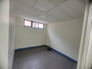 5847 Francis Lewis Blvd, Oakland Gardens, NY for lease Interior Photo- Image 2 of 8