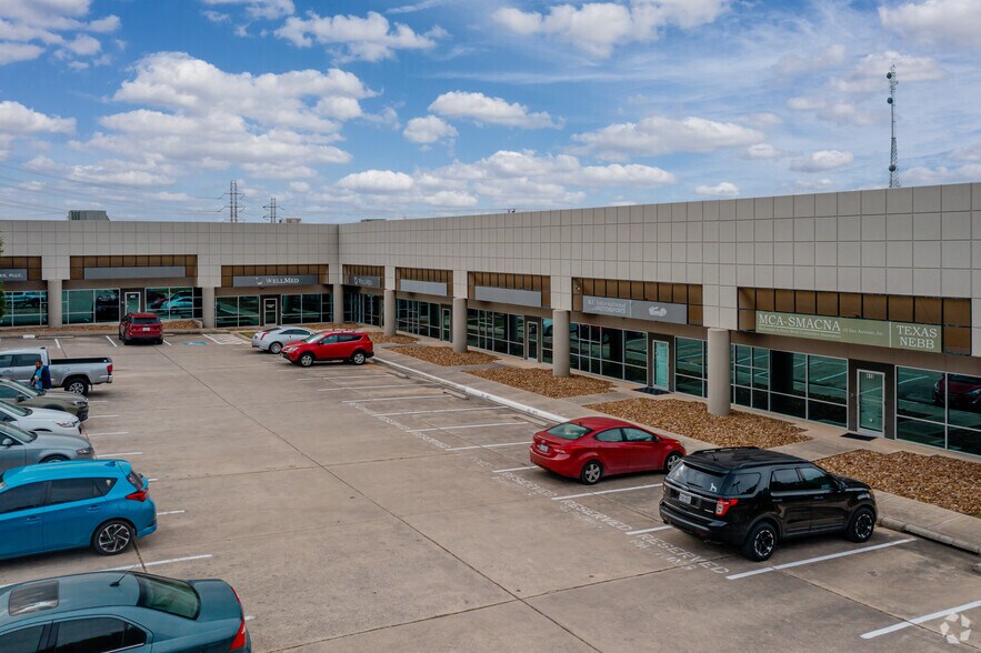 12500 Network Blvd, San Antonio, TX à louer - Photo du bâtiment - Image 2 de 5