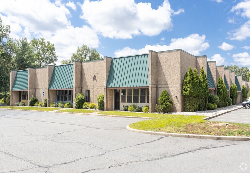 51 Everett Dr, West Windsor, NJ à louer - Photo principale - Image 1 de 9