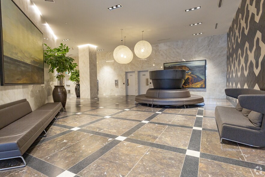 517 10th Ave SW, Calgary, AB à louer - Hall d’entrée - Image 3 de 11