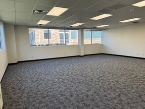 1005 Beau Terre Dr, Bentonville, AR for lease Interior Photo- Image 2 of 27