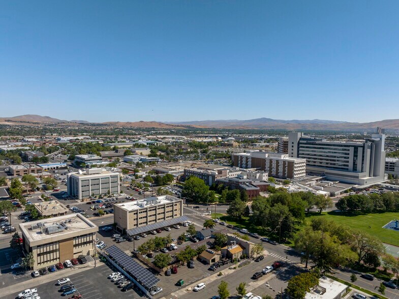 890 Mill St, Reno, NV à louer - Photo du bâtiment - Image 3 de 18