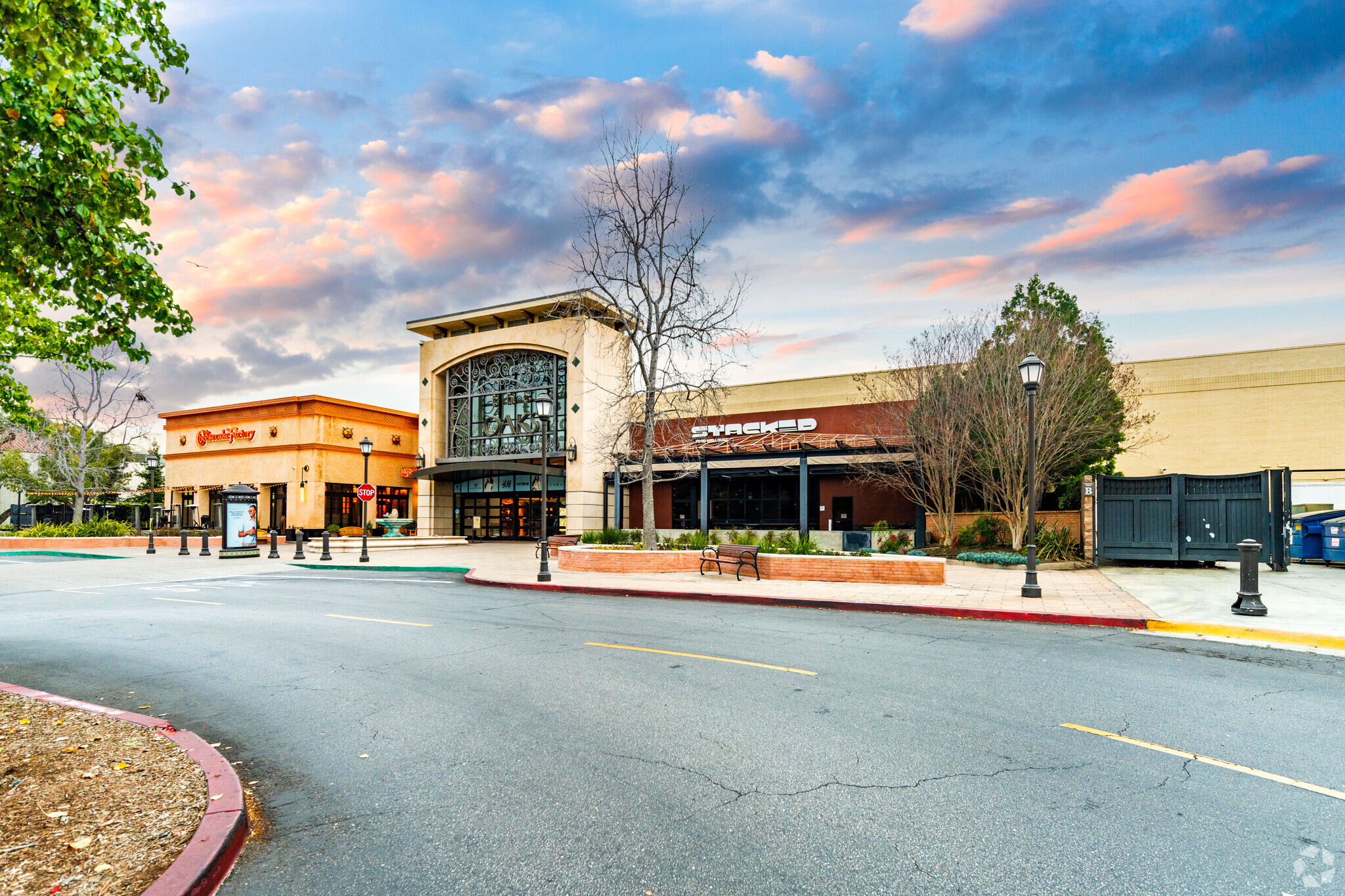 152-452 W Hillcrest Dr, Thousand Oaks, CA for sale Primary Photo- Image 1 of 1