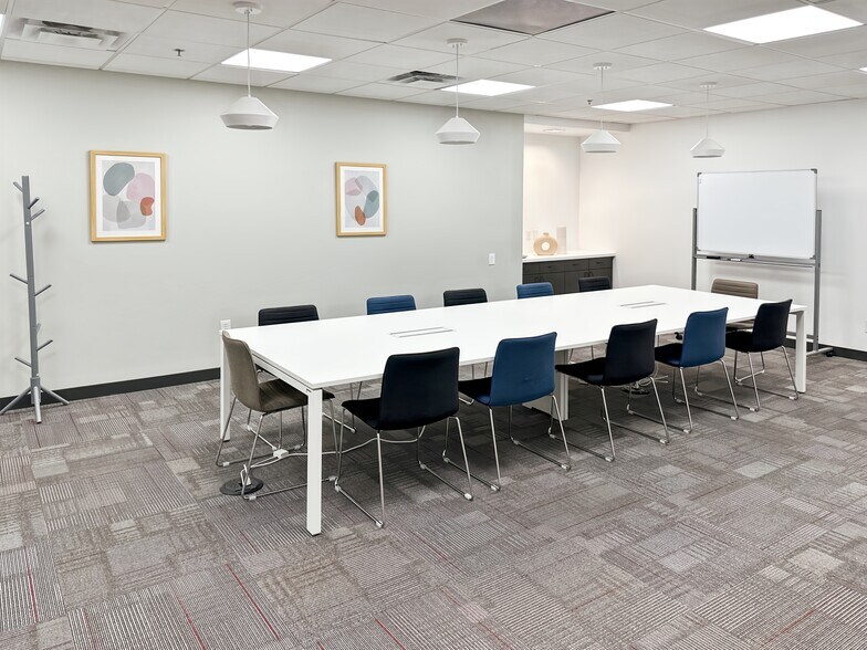 300 W clarendon Ave, Phoenix, AZ for lease - Interior Photo - Image 3 of 15