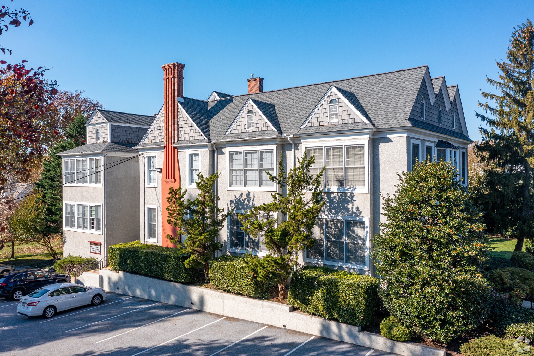 28 S Waterloo Rd, Devon, PA for lease Primary Photo- Image 1 of 6