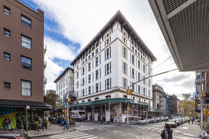 162-168 Bleecker St, New York, NY à louer - Photo du bâtiment - Image 2 de 6